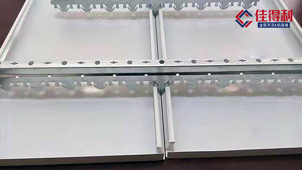 長(zhǎng)條吊頂鋁條扣板天花怎么拆卸
